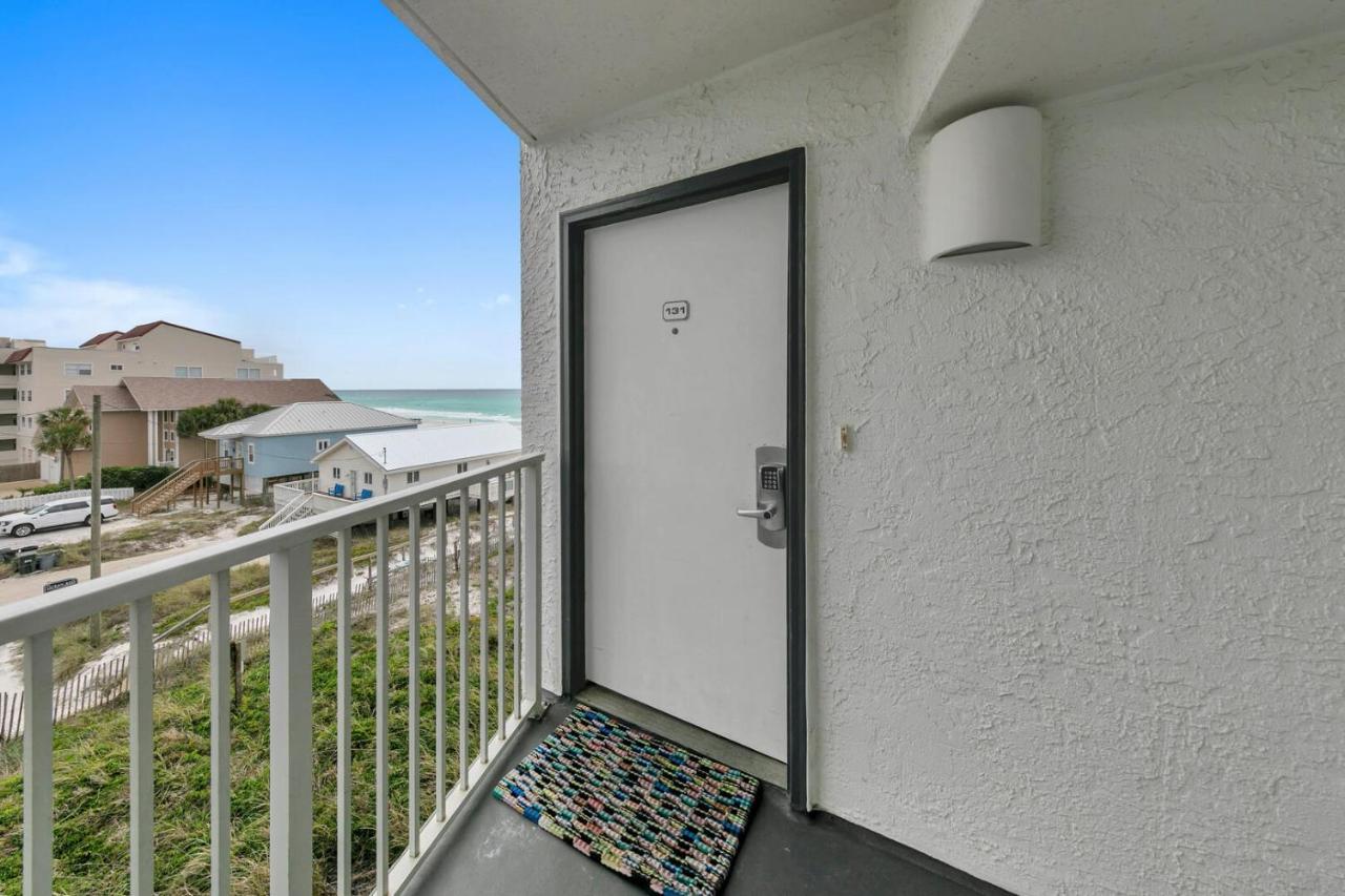 Mainsail 131 - Beachfront 2Br With Free Seasonal Beach Service دستين المظهر الخارجي الصورة